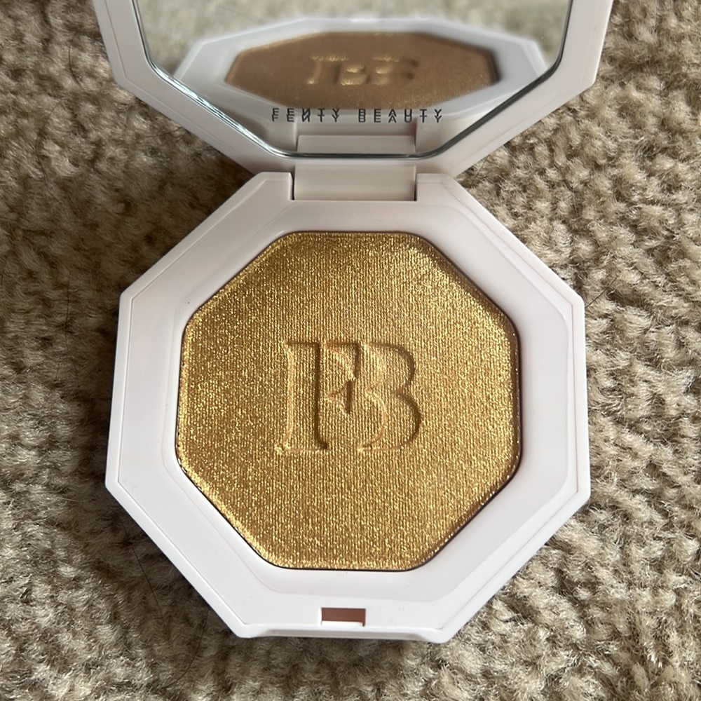 FENTY BEAUTY TROPHY WIFE HIGHLIGHTER